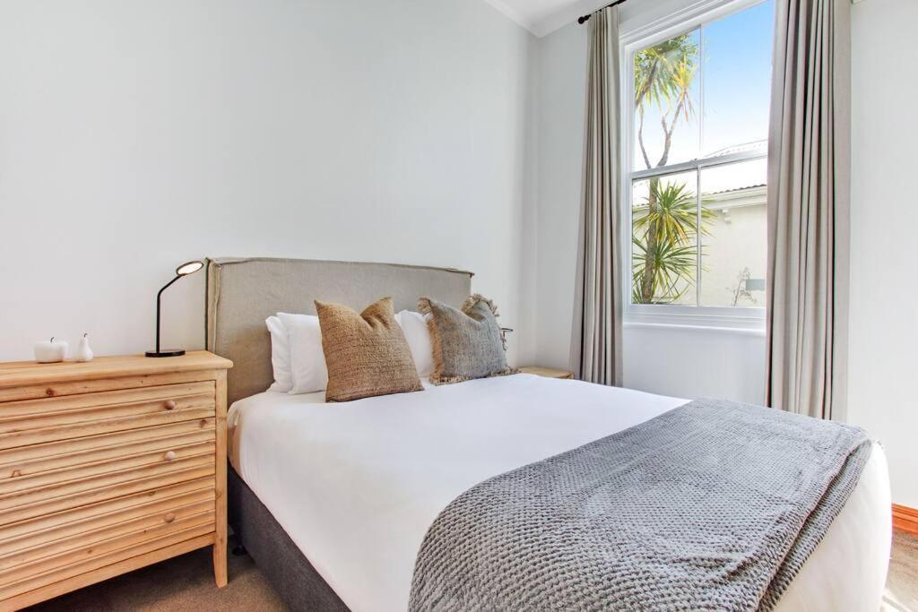 Apartment Modern Style - Classic Charm Off Street Parking